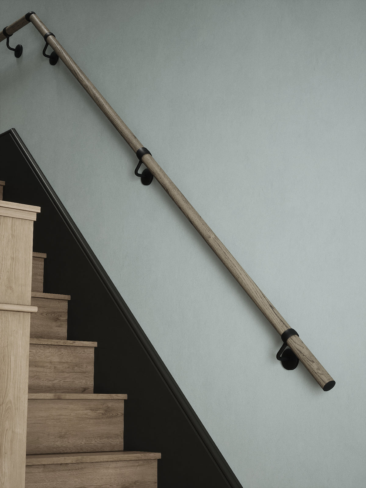 Wappenbury Grey Quarter Landing Handrail with Kineton Matt Black brackets