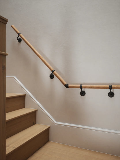Stoneleigh Red Oak Quarter Landing Handrail with Kineton Matt Black brackets