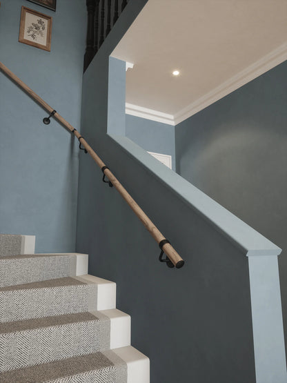 Oversley Walnut Single Winder Handrail with Kineton Matt Black brackets