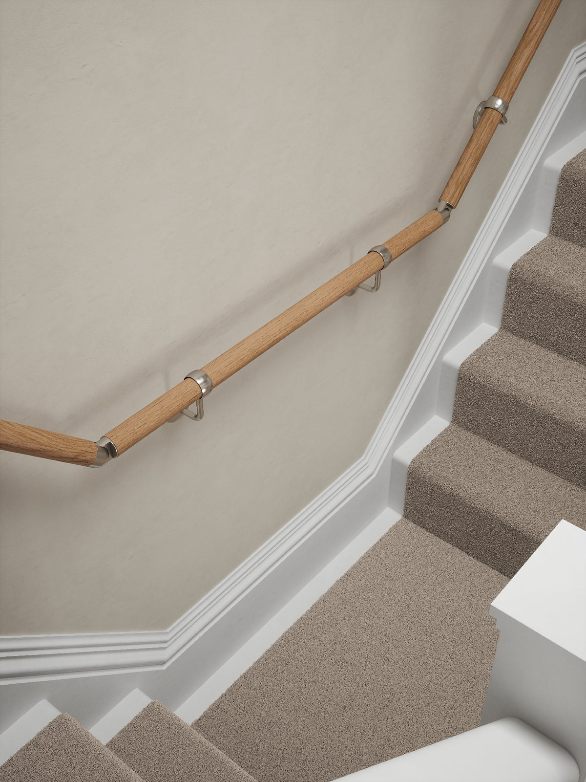 Stoneleigh Red Oak T-shape handrail with silver brackets and elbow